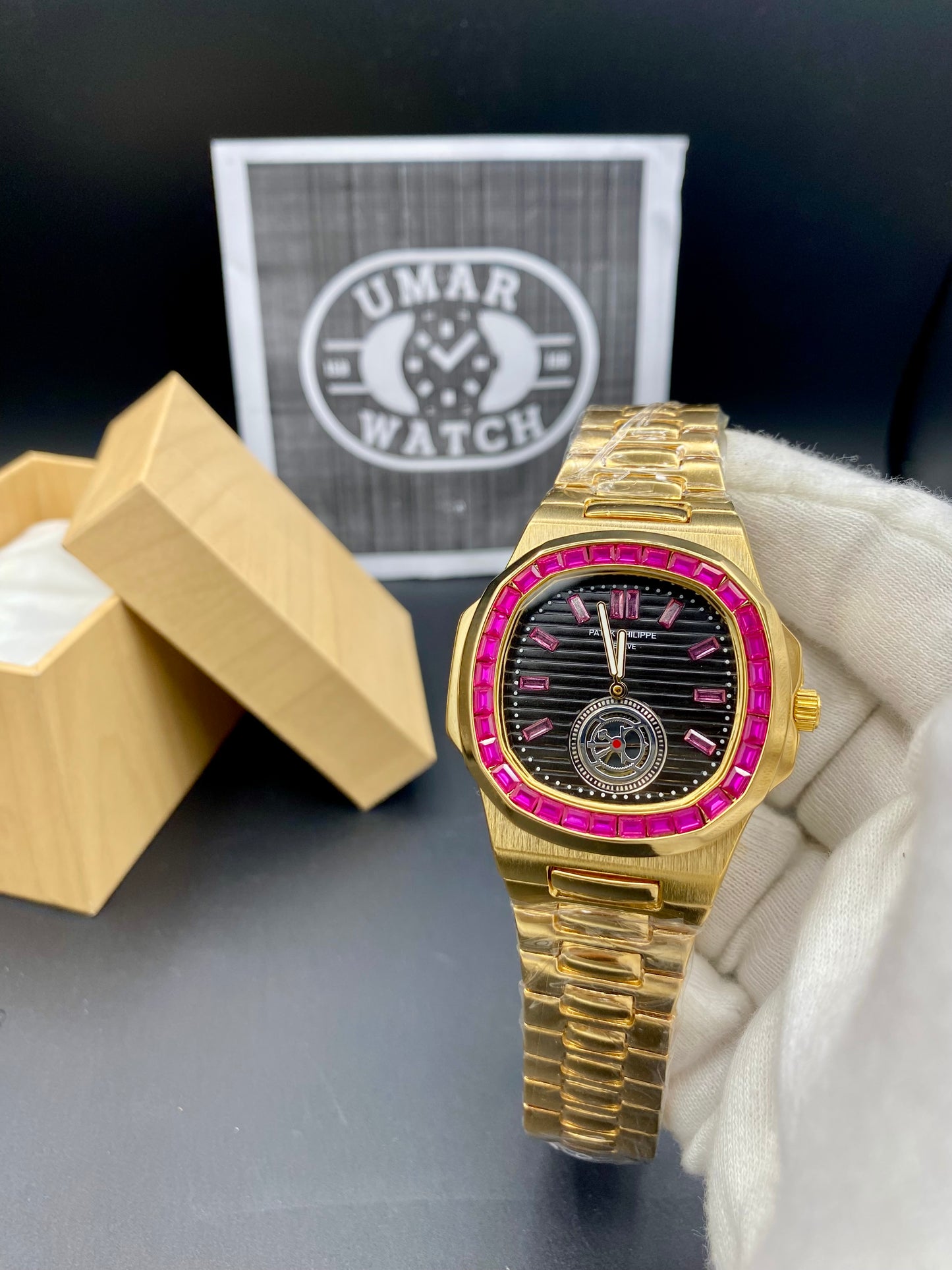 Luxury Timepiece with Sparkling Dial – Perfect Blend of Class and Shine