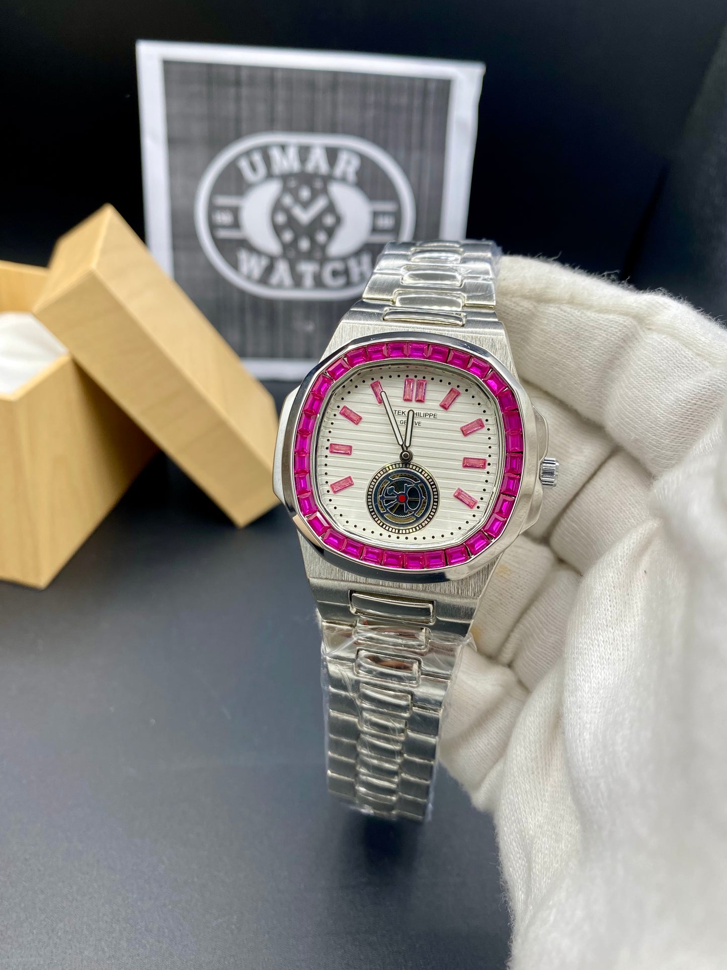 Luxury Timepiece with Sparkling Dial – Perfect Blend of Class and Shine
