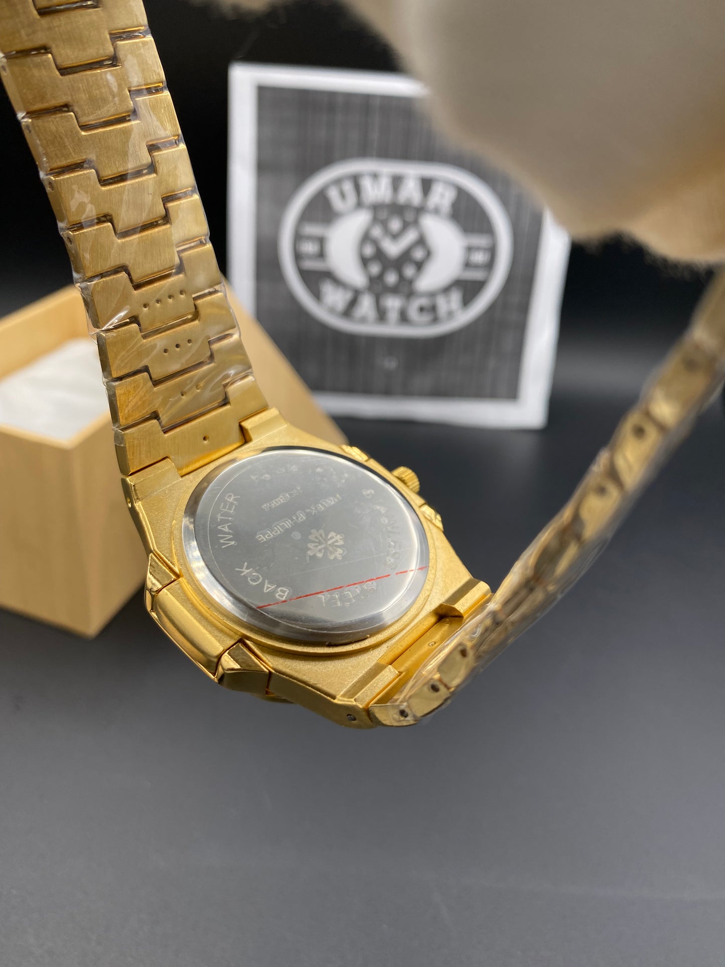 Luxury Timepiece with Sparkling Dial – Perfect Blend of Class and Shine