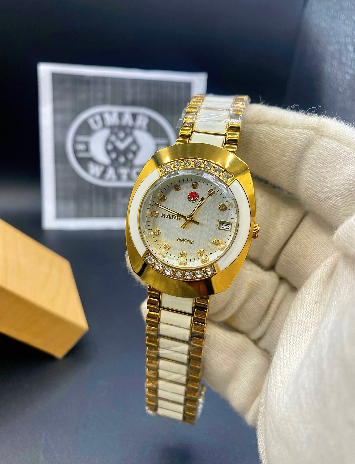 Luxury Diamond-Studded Analog Watch with Date Display