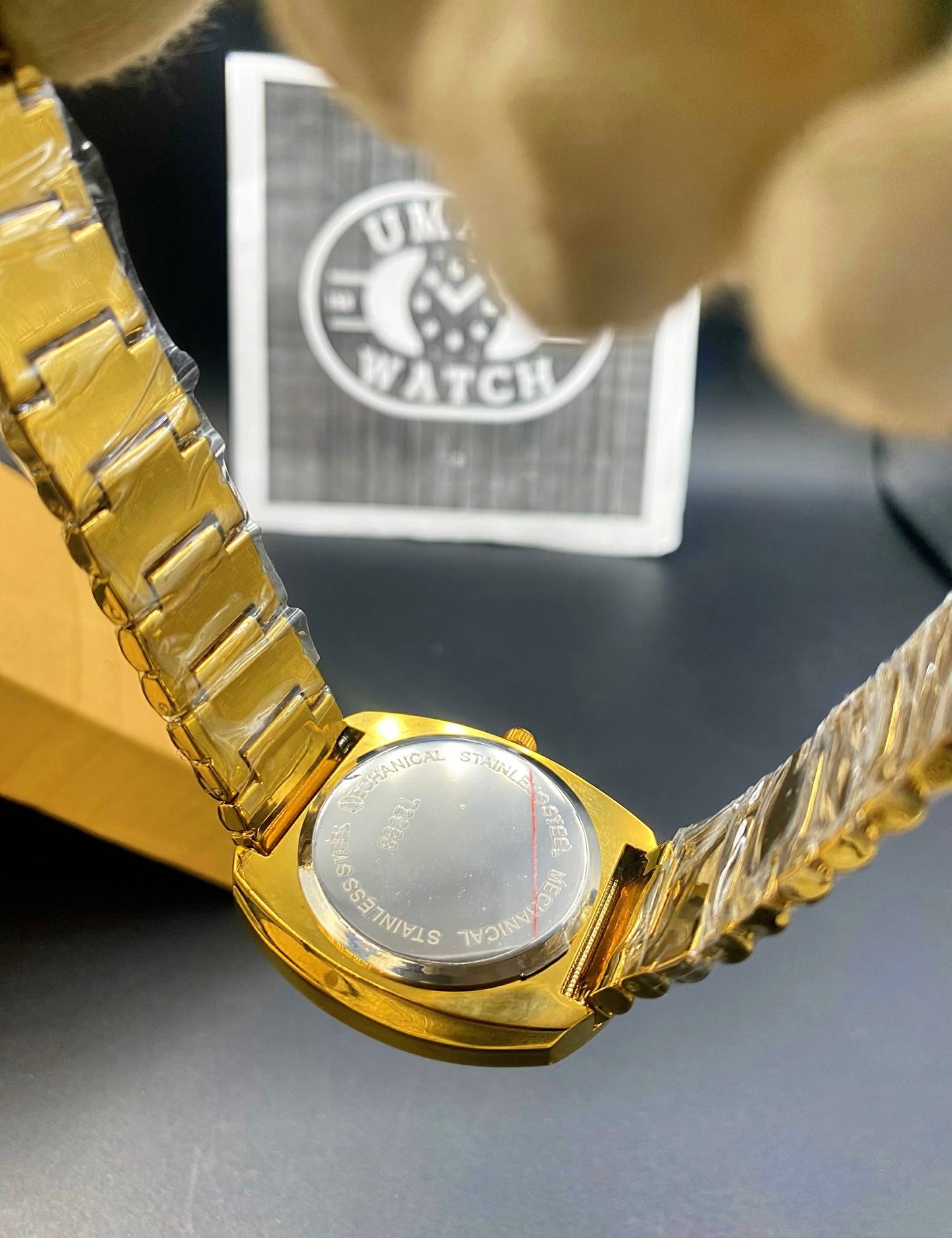 Luxury Diamond-Studded Analog Watch with Date Display