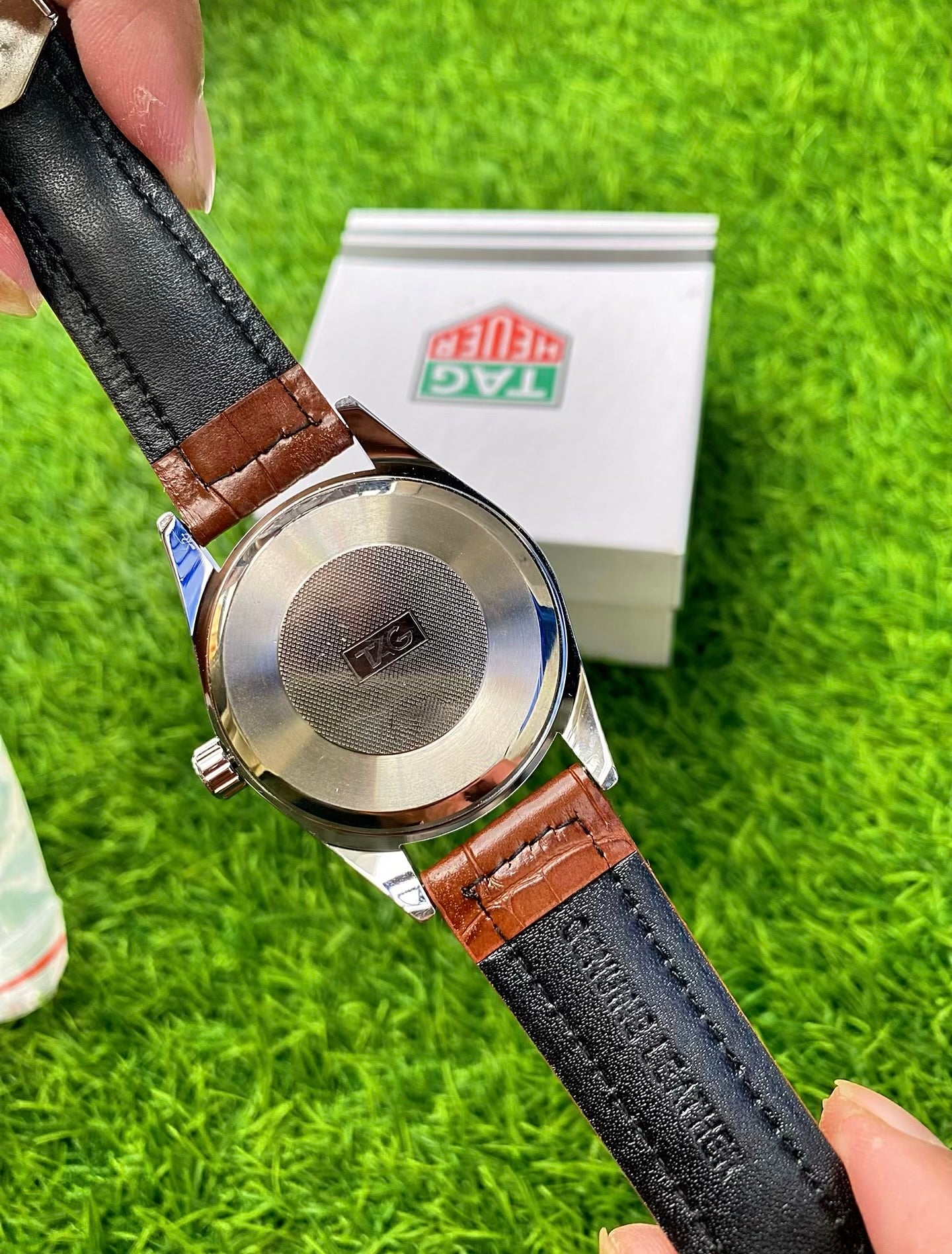 Elegant Day-Date Leather Strap Watch – Premium Classic Dial