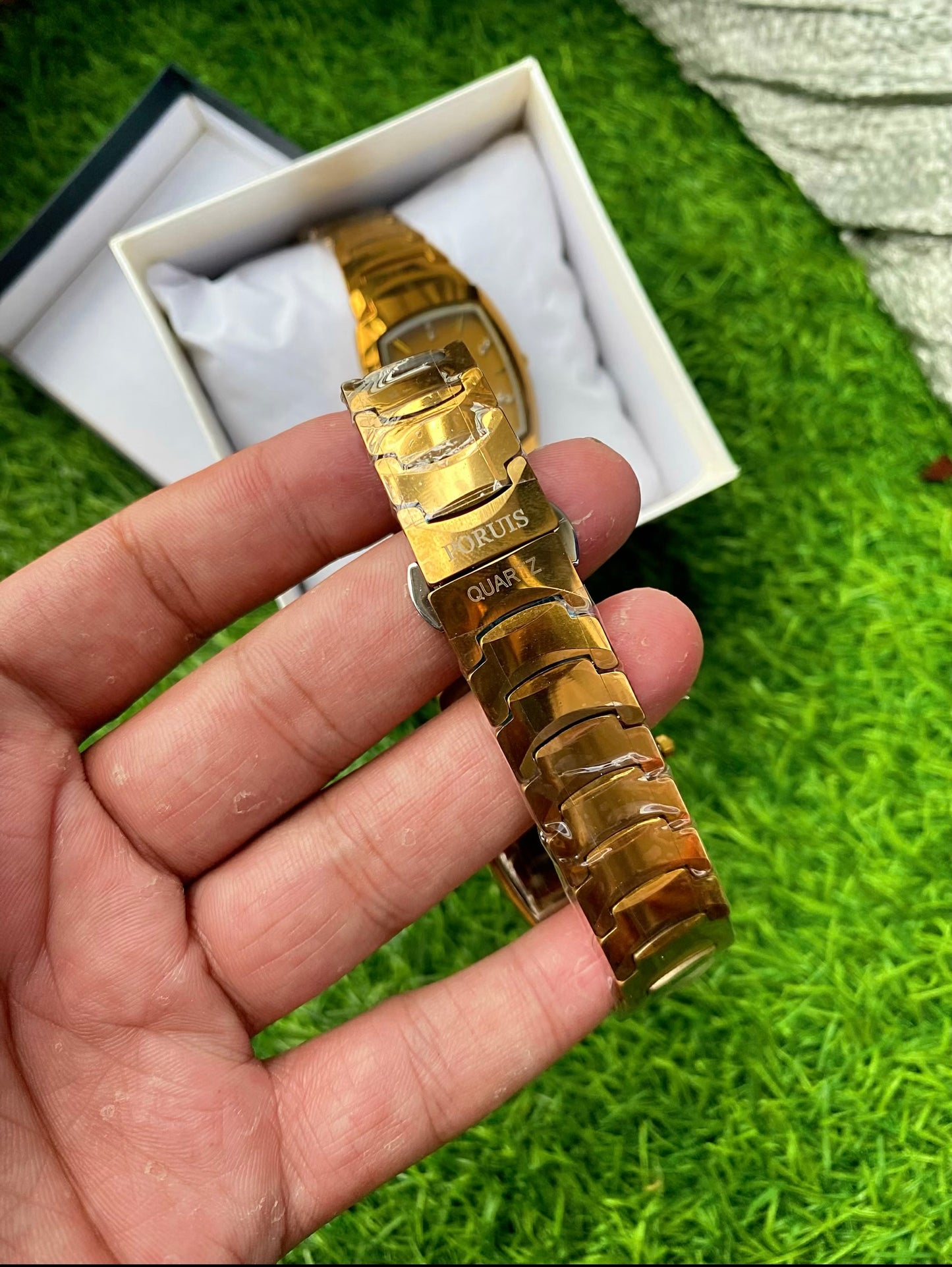 Full Diastar waterproof and scratch proof With Date Function