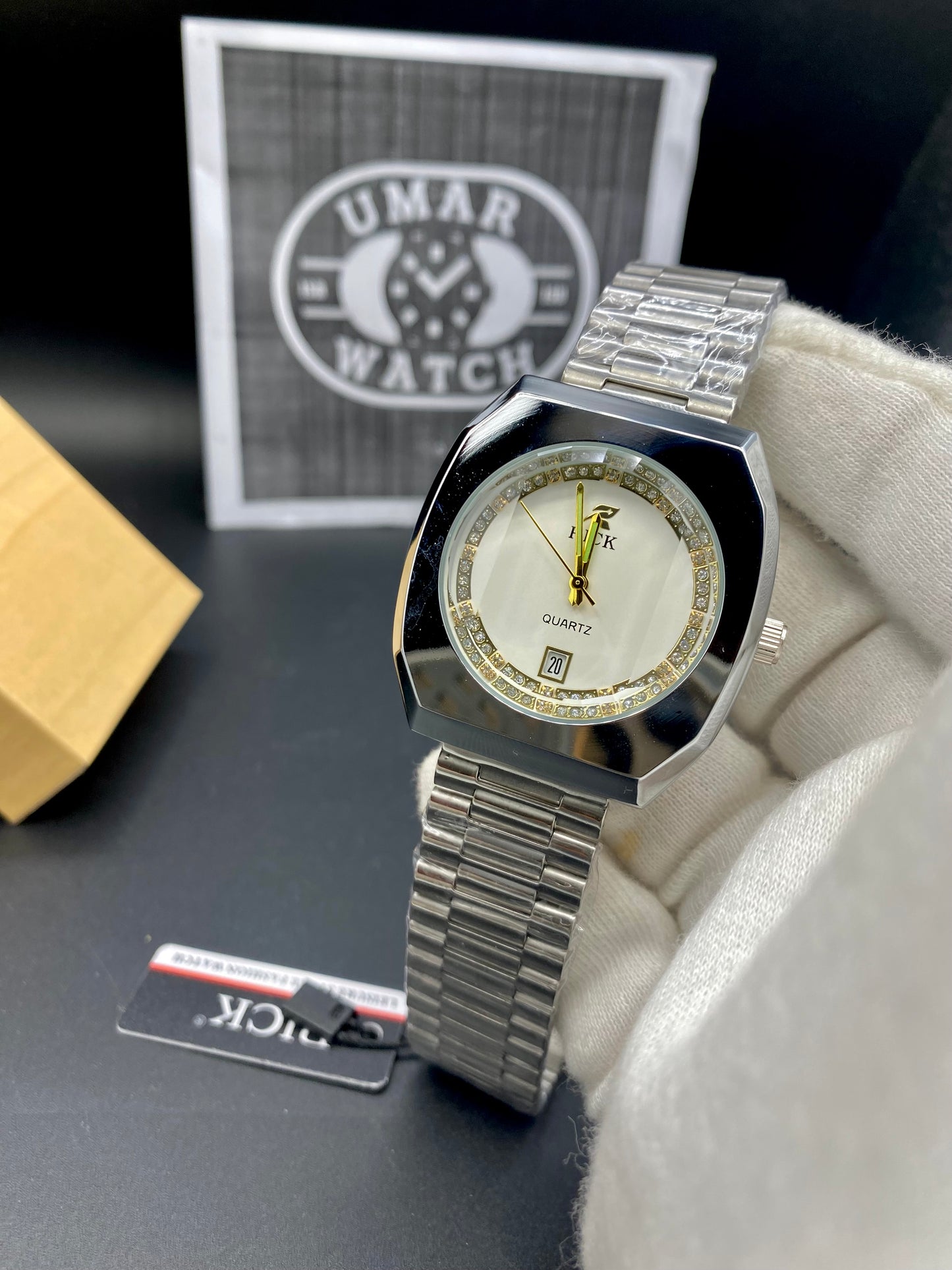 Luxury Quartz Wristwatch with Date – Contemporary and Classy Design