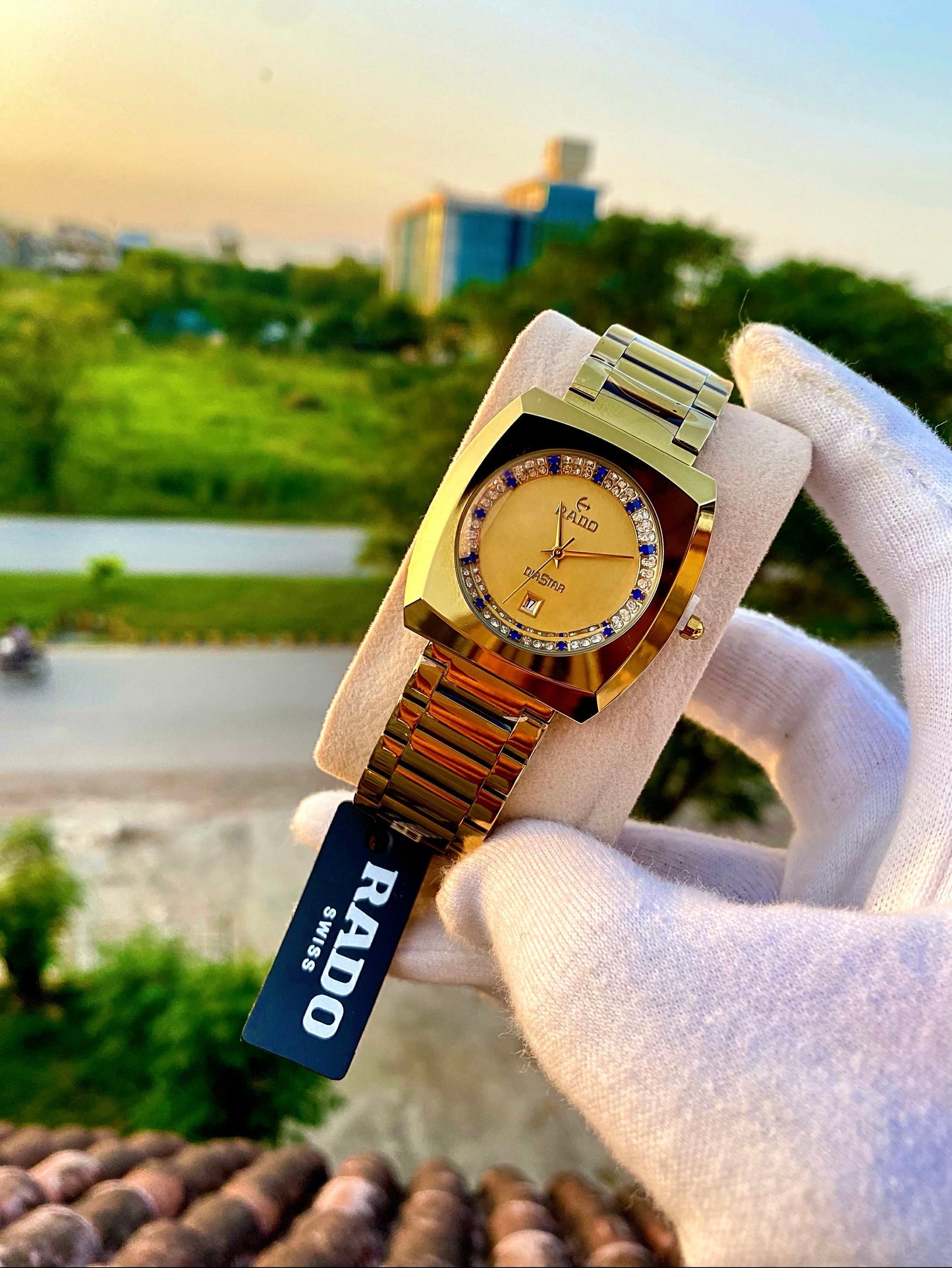 Luxury Diamond Studded Analog Wrist Watch with Date Display